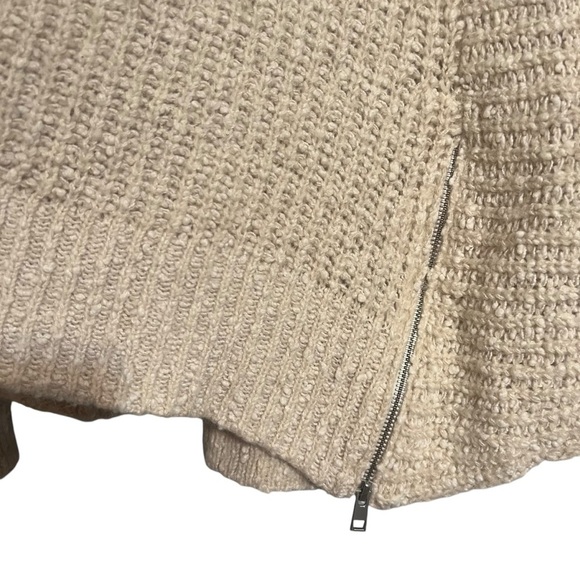 Moth Sweater Medium wool - Picture 3 of 8